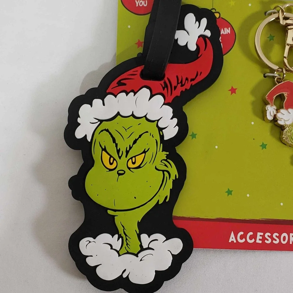 The Grinch & Max Christmas Luggage Tags & Metal Keychains Accessory Sharing Set
